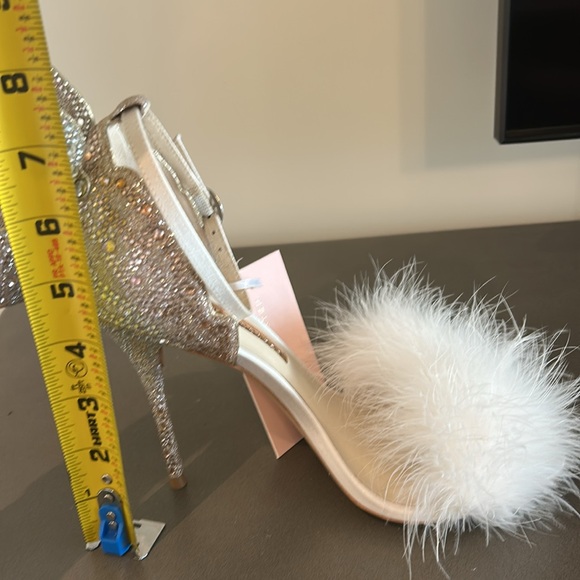 Sophia Webster White Feathered Heels - Picture 6 of 10